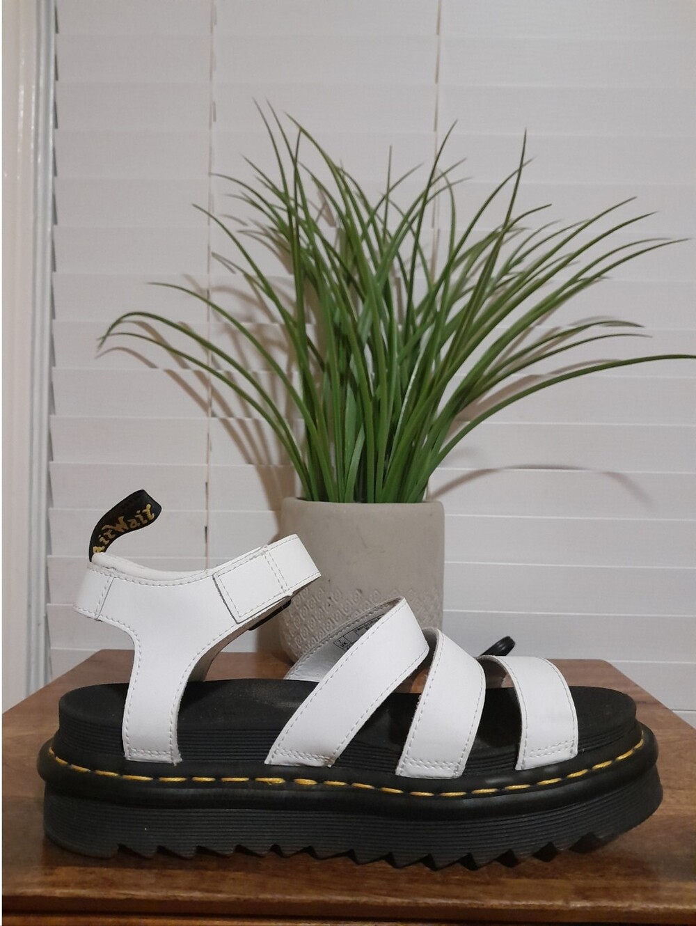 Dr Martens Blaire platform white black leather sandal sz 9 women's - Picture 9 of 10